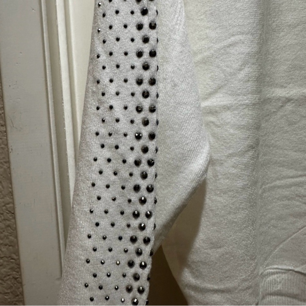 NWT Carmen Marc Valvo White Sweater with Silver Stud Accents - Picture 4 of 7